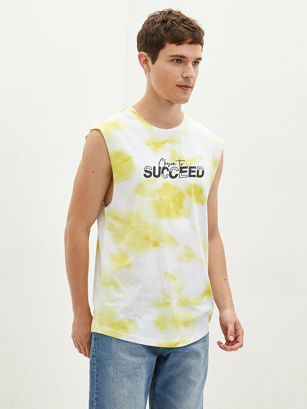 تيشيرت بدون أكمام مطبوع قطن ياقة دائرية للرجال