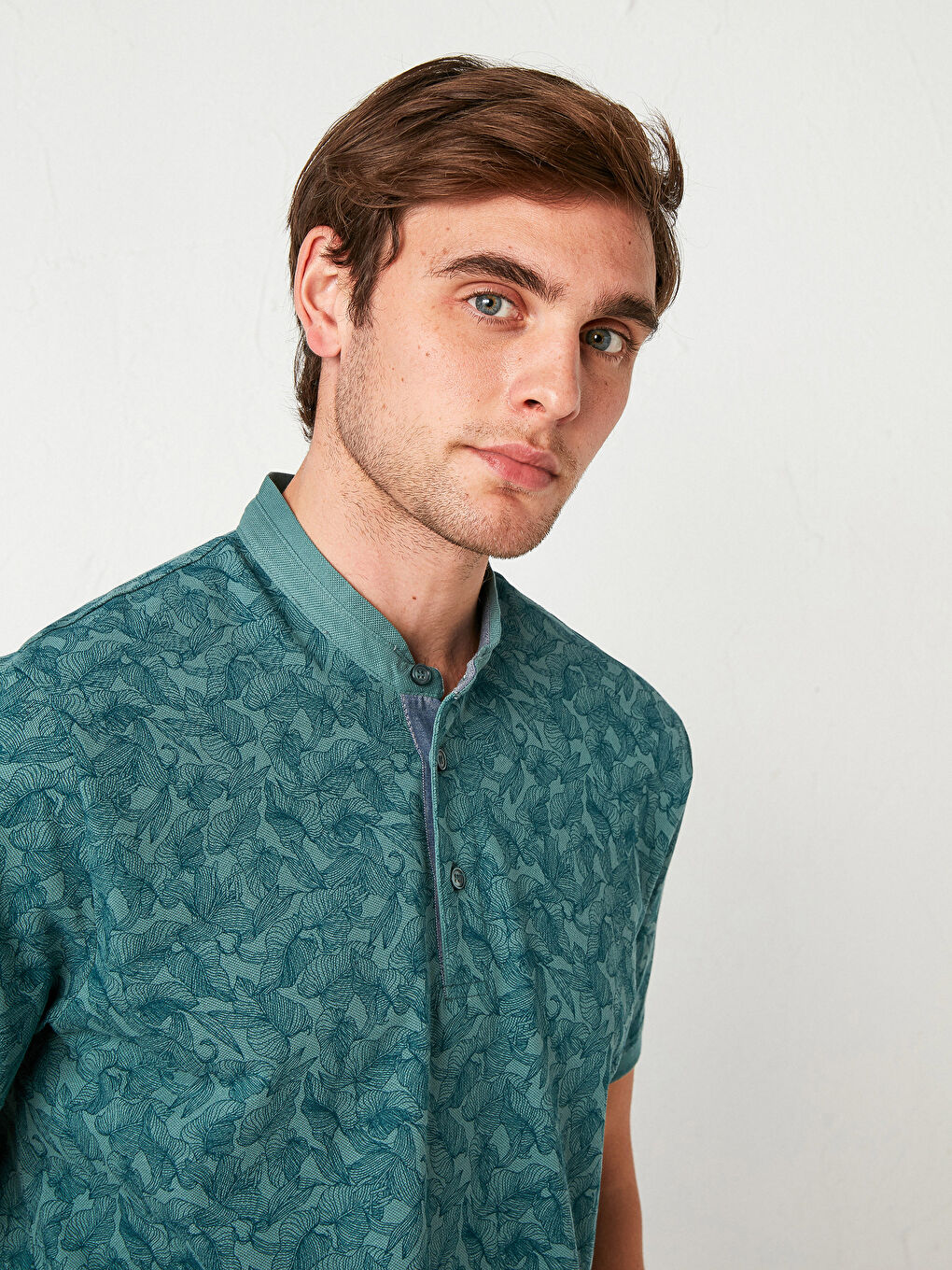 Yeşil Desenli Hakim Yaka Kısa Kollu Pamuklu Tişört-2