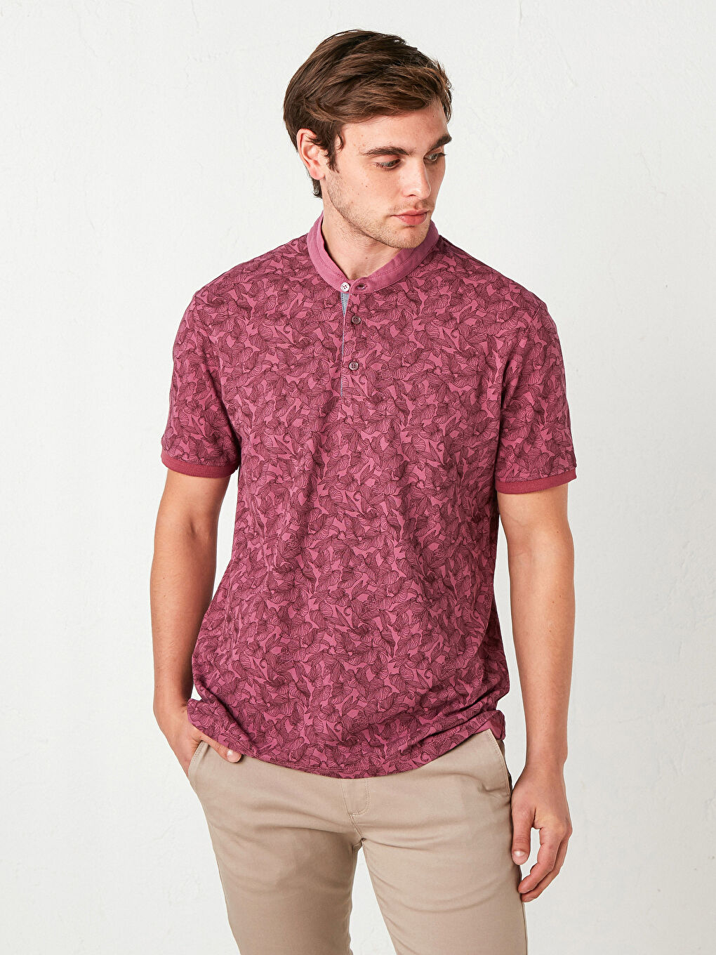 Mürdüm Desenli Hakim Yaka Kısa Kollu Pamuklu Tişört-1