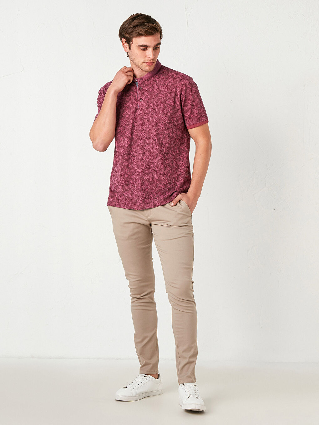 Mürdüm Desenli Hakim Yaka Kısa Kollu Pamuklu Tişört-2