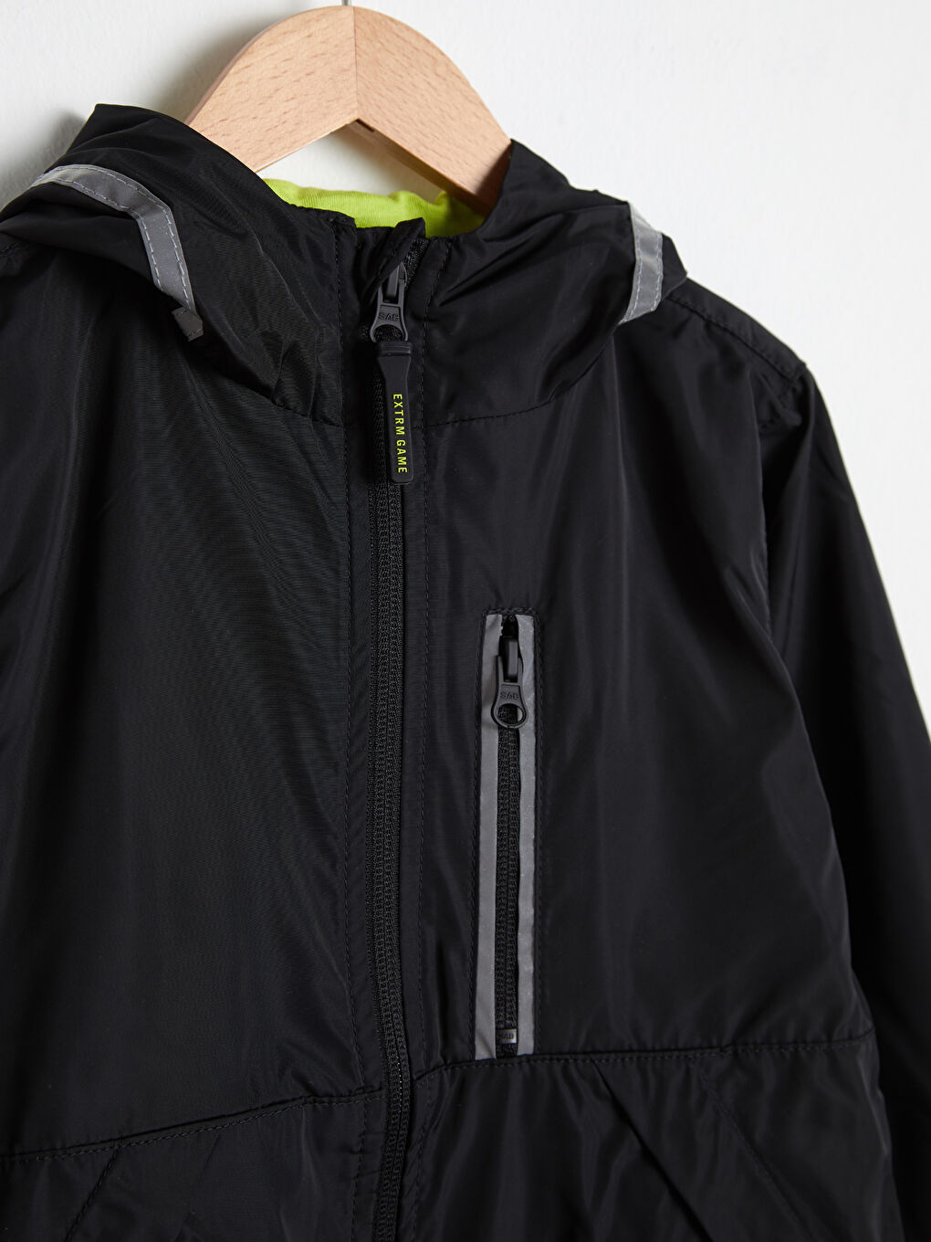 Siyah Erkek Çocuk Kapüşonlu İnce Mont-1