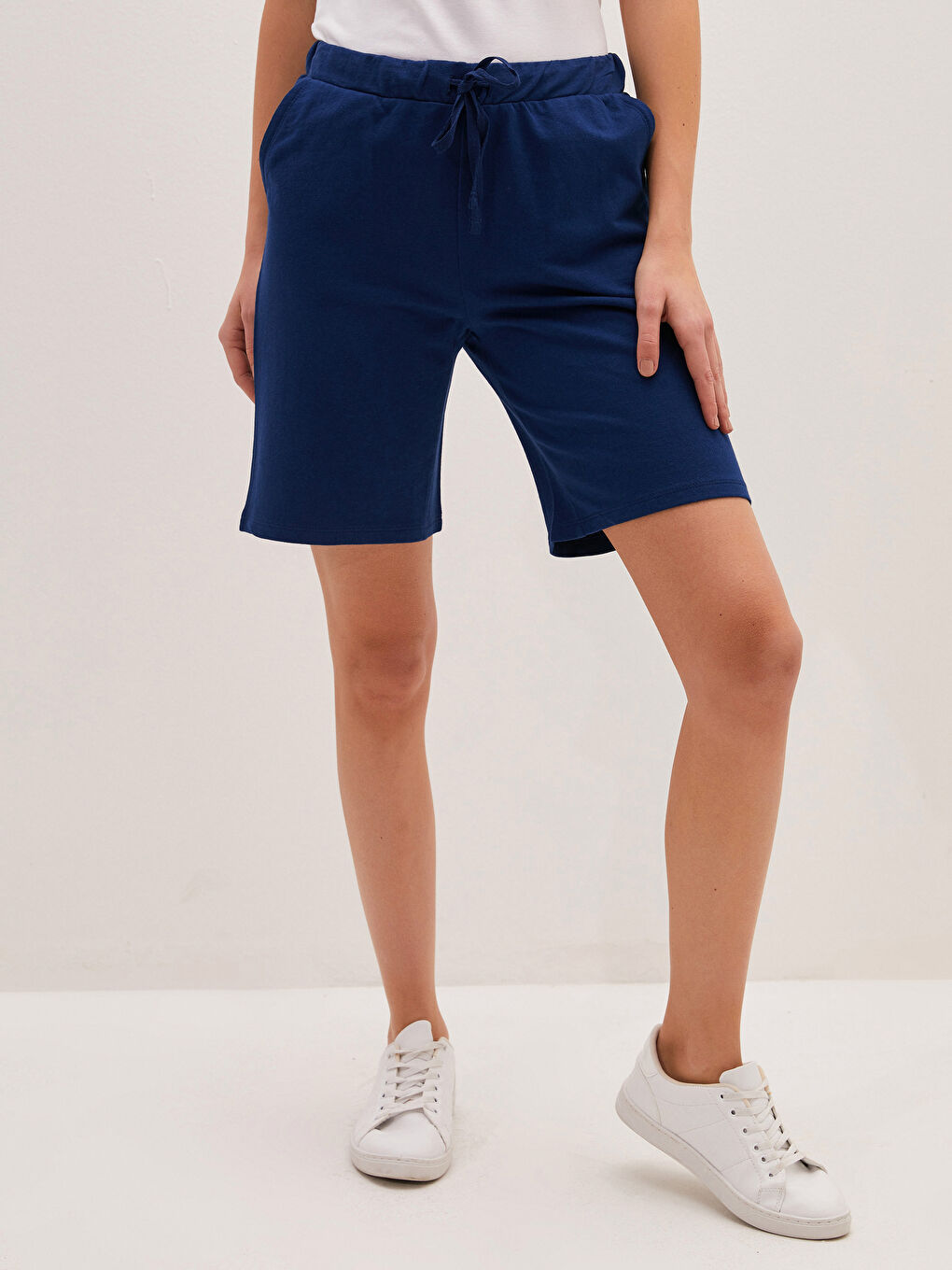 LC Waikiki Women's Straight With Elastic Waist Binding Detailed Shorts -S1AF76Z8-K1X