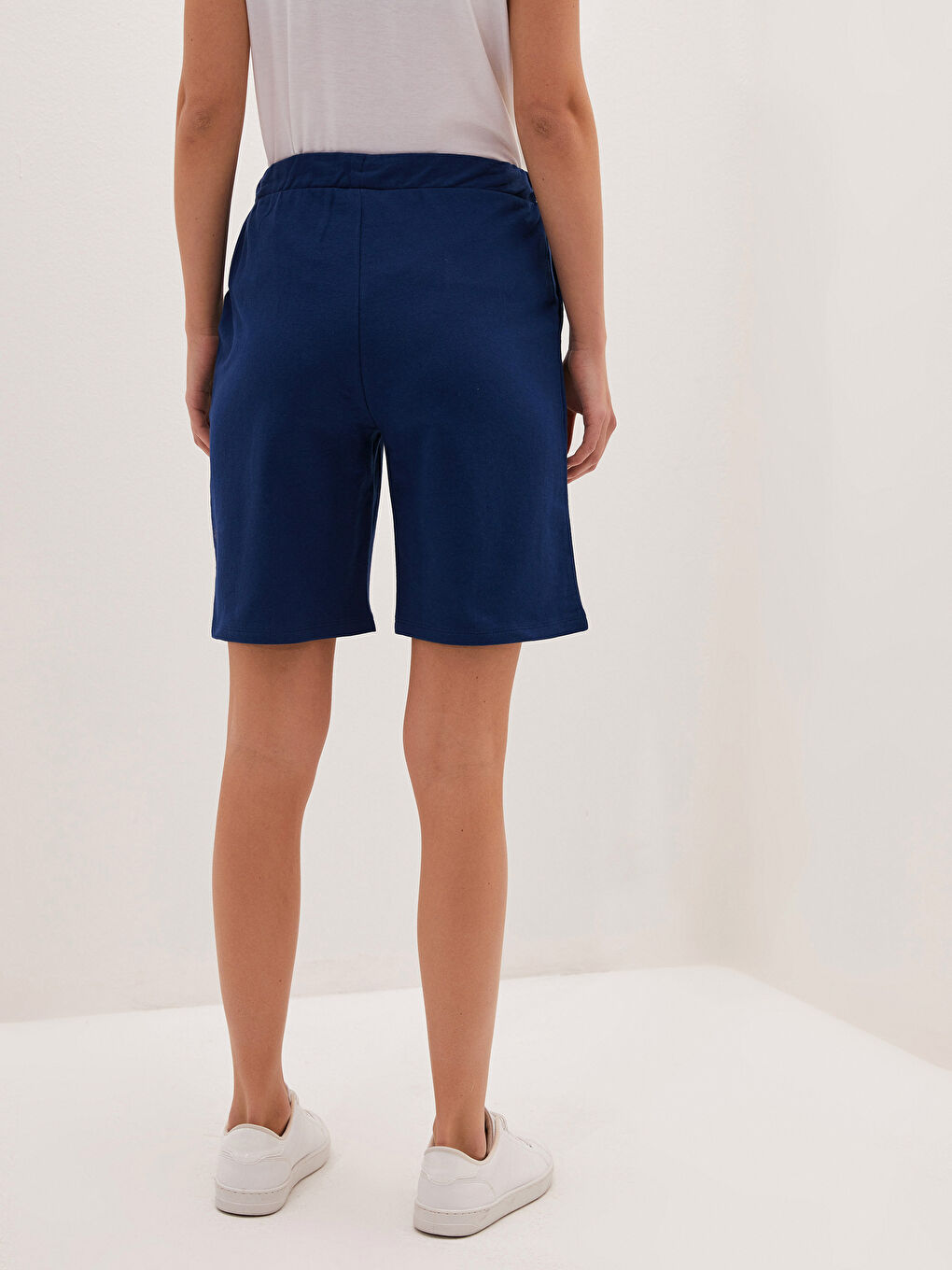 LC Waikiki Women's Straight With Elastic Waist Binding Detailed Shorts -S1AF76Z8-K1X