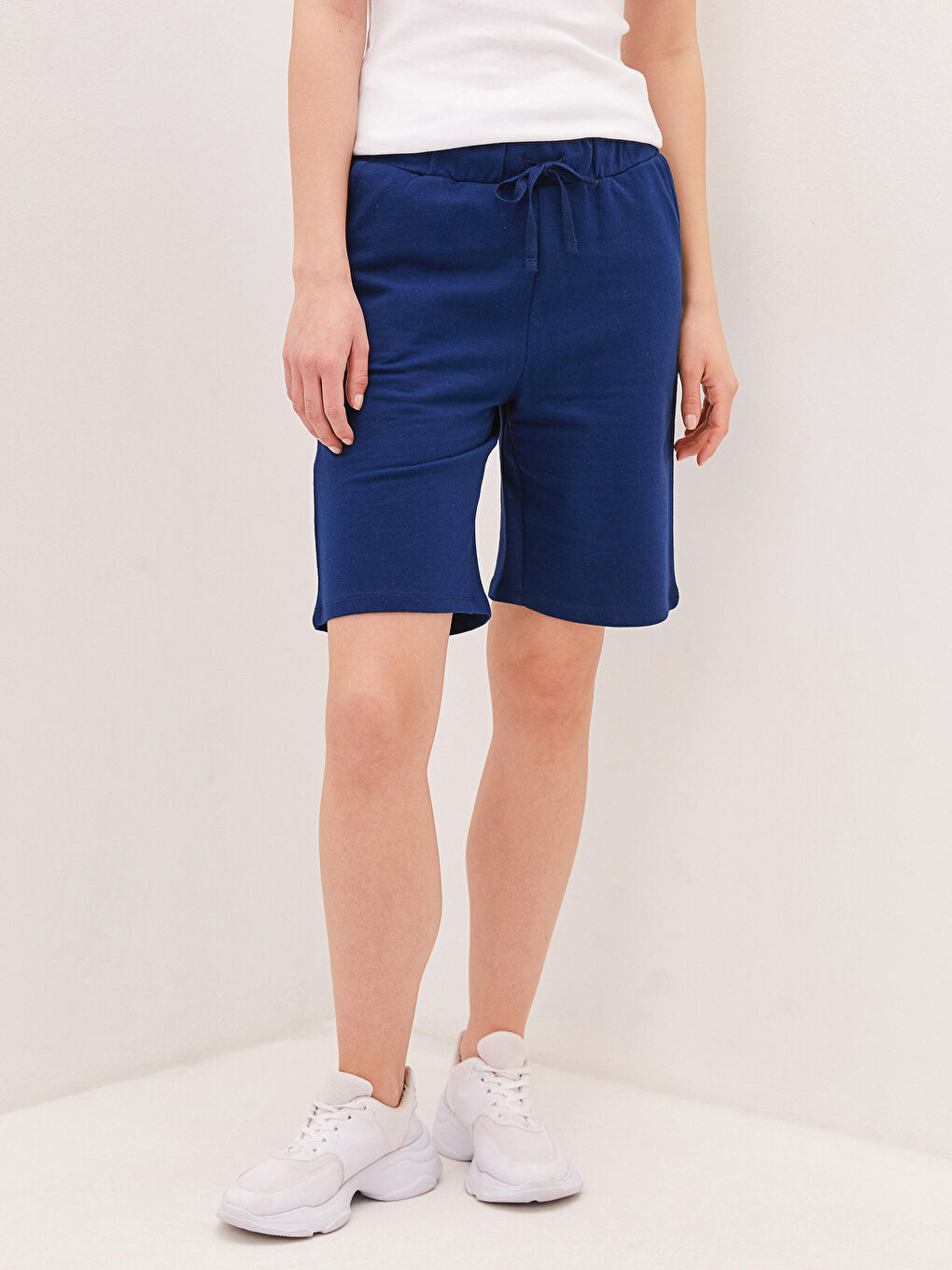 LC Waikiki Women's Straight With Elastic Waist Binding Detailed Shorts -S1AF76Z8-K1X