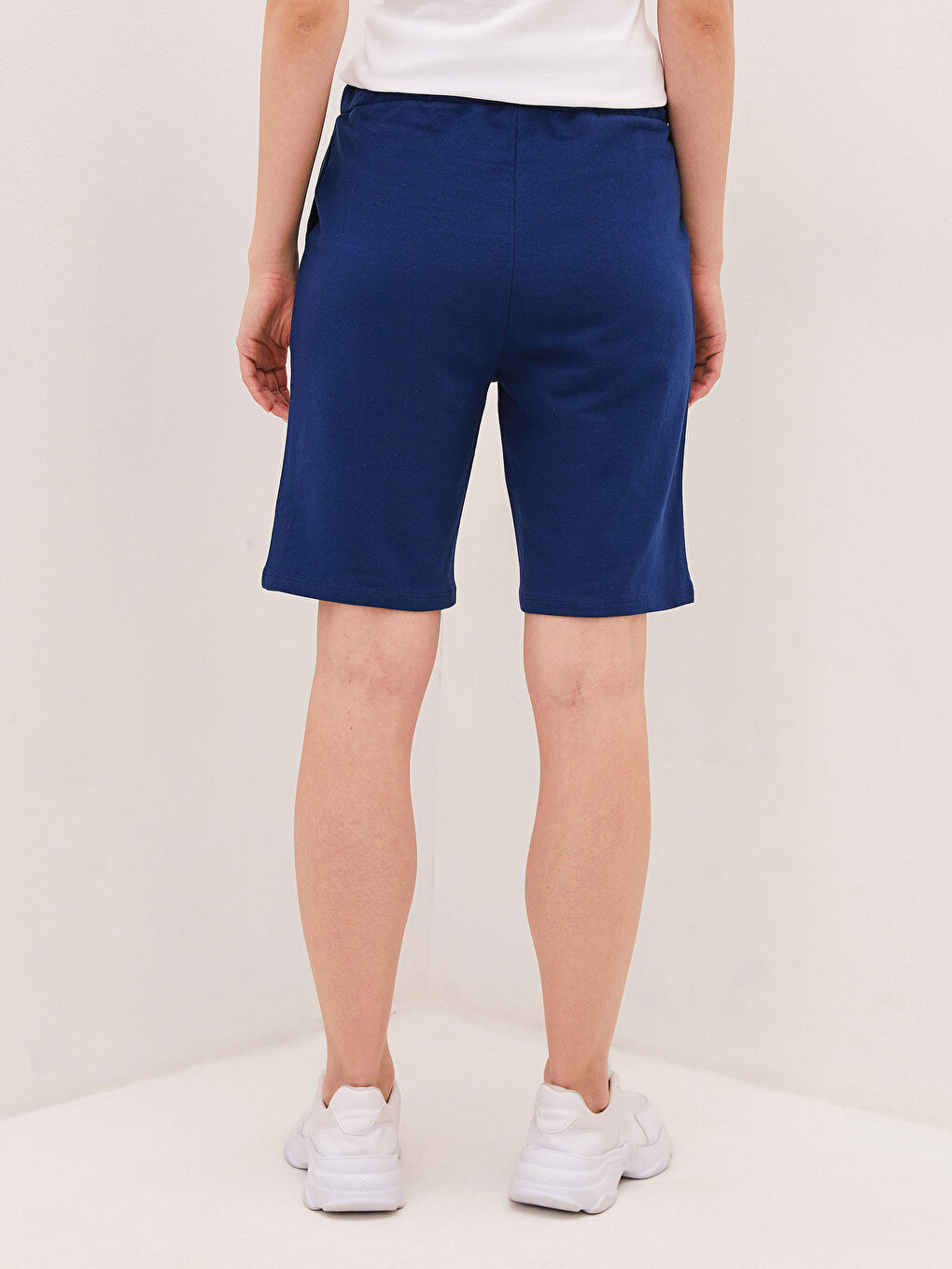 LC Waikiki Women's Straight With Elastic Waist Binding Detailed Shorts -S1AF76Z8-K1X