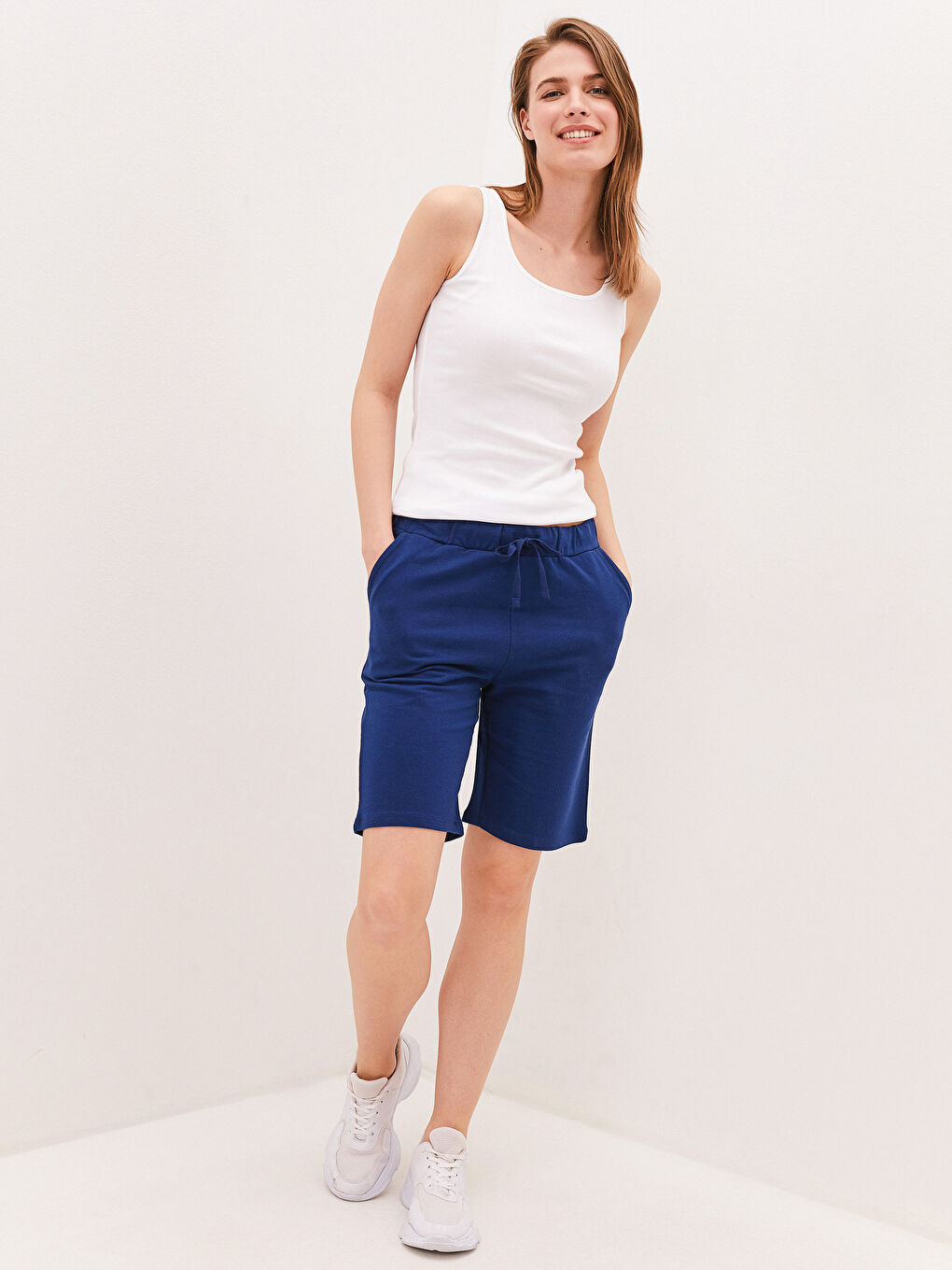 LC Waikiki Women's Straight With Elastic Waist Binding Detailed Shorts -S1AF76Z8-K1X