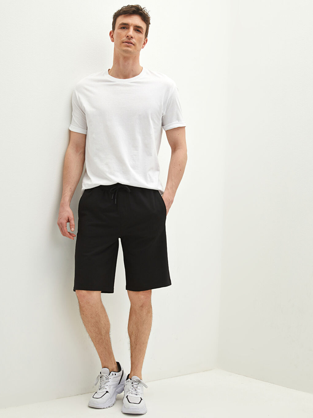 Siyah Standart Kalıp Erkek Spor Şort-1