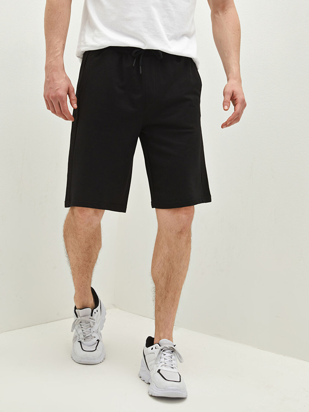 Siyah Standart Kalıp Erkek Spor Şort-3