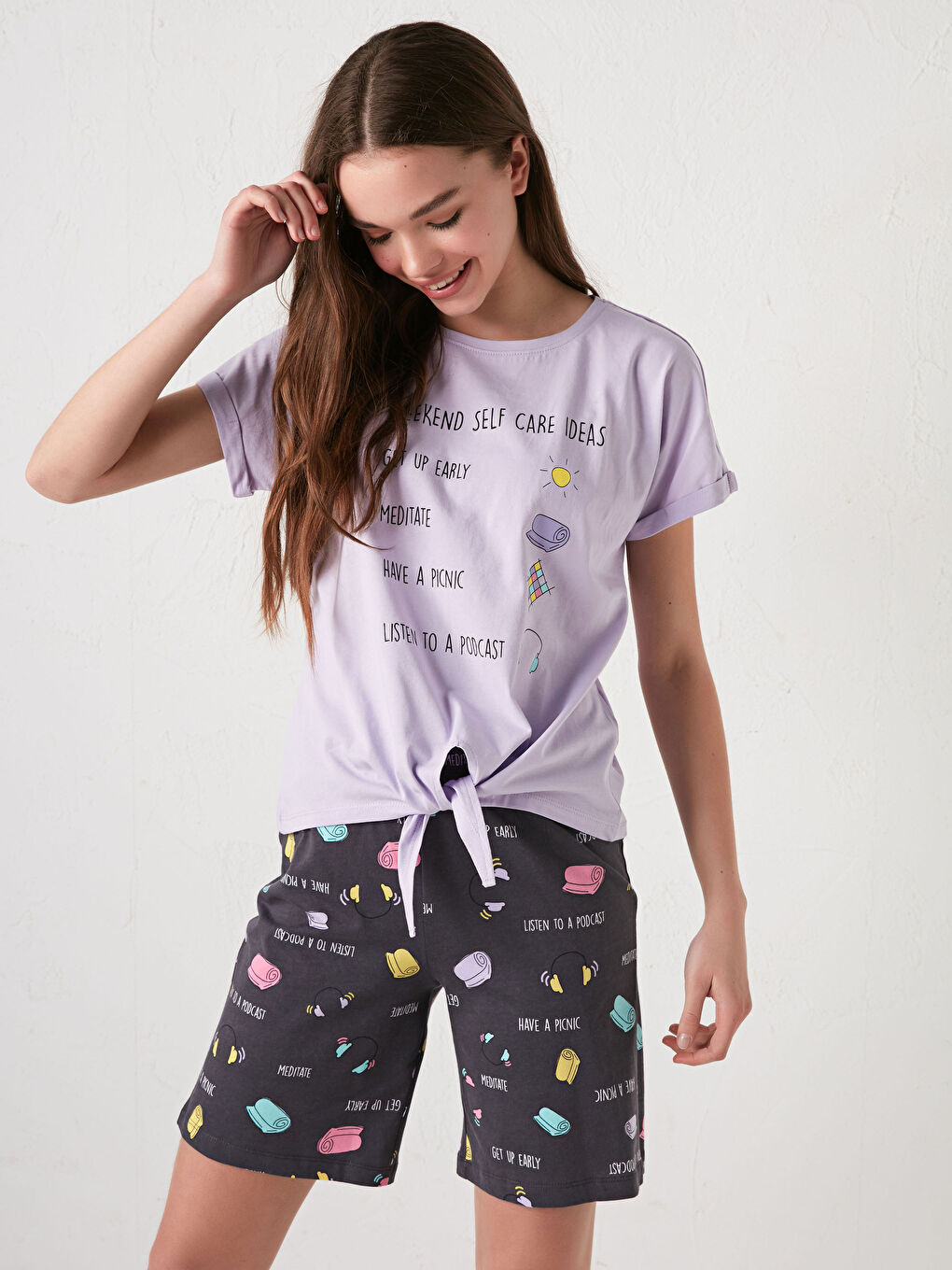 طقم بيجامة قطنية قصيرة مطبوعة بياقة مستديرة وأكمام قصيرة