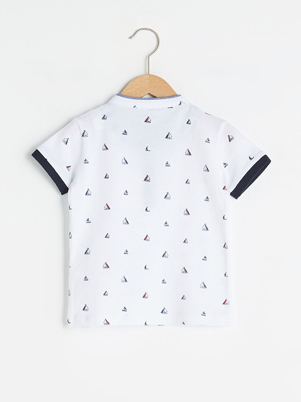 Beyaz Hakim Yaka Kısa Kollu Baskılı Pamuklu Erkek Bebek Tişört-1