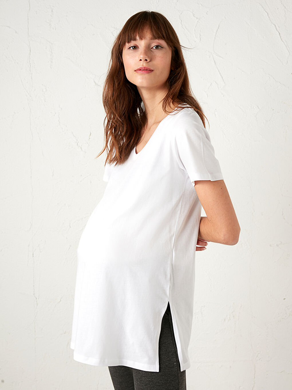 LCWAIKIKI Maternity T-Shirt für Schwangere aus Baumwolle mit V-Ausschnitt -S1AI84Z8-E5X