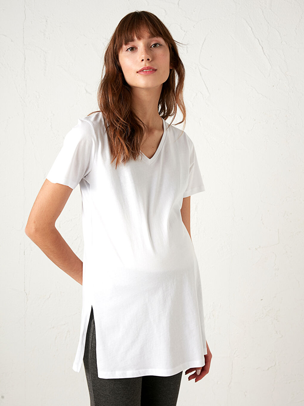 LCWAIKIKI Maternity T-Shirt für Schwangere aus Baumwolle mit V-Ausschnitt -S1AI84Z8-E5X