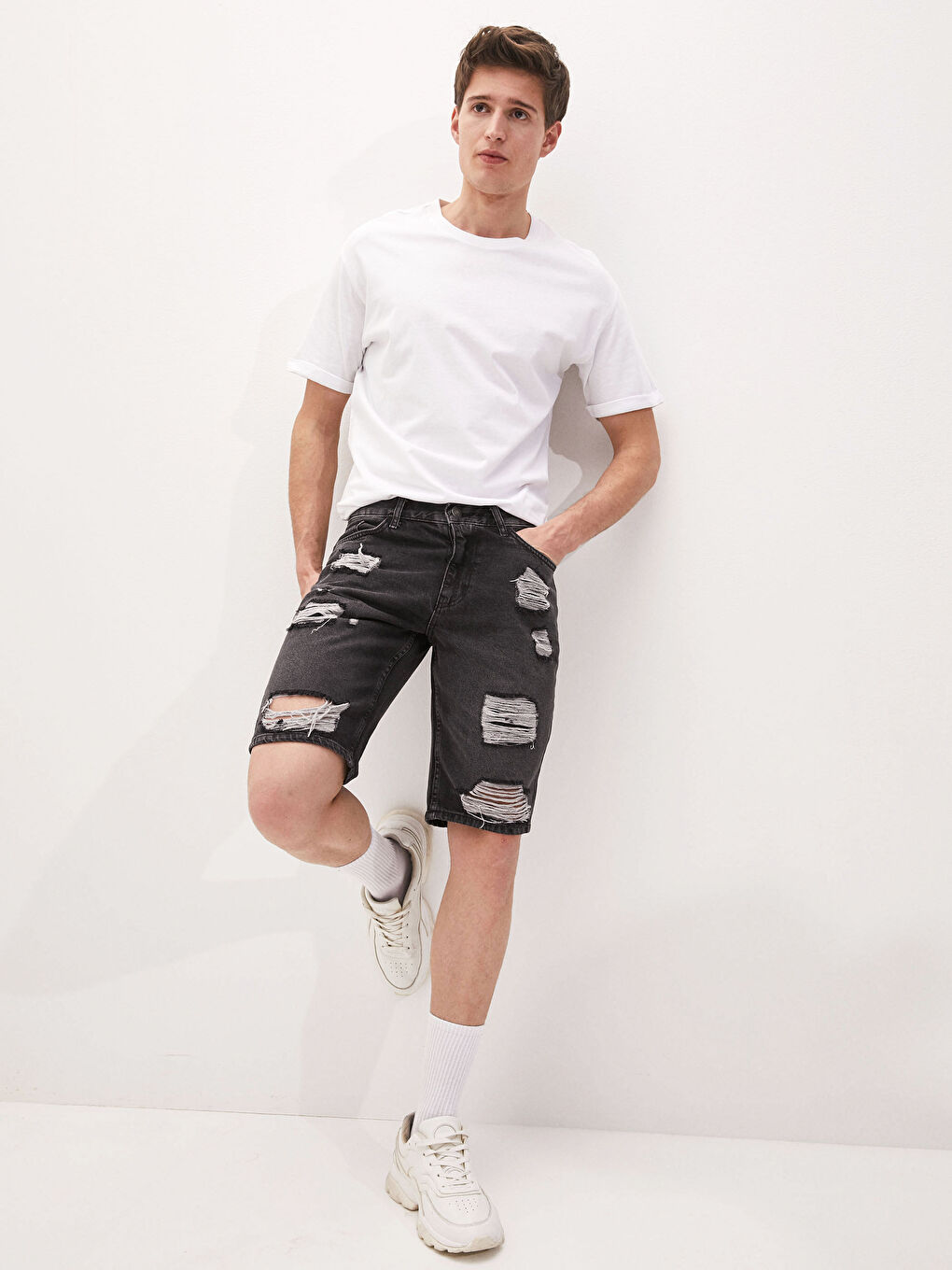 Siyah Standart Kalıp Erkek Jean Şort-1