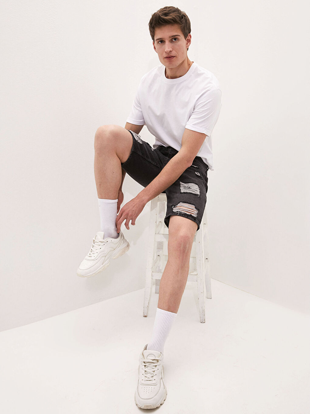 Siyah Standart Kalıp Erkek Jean Şort-2