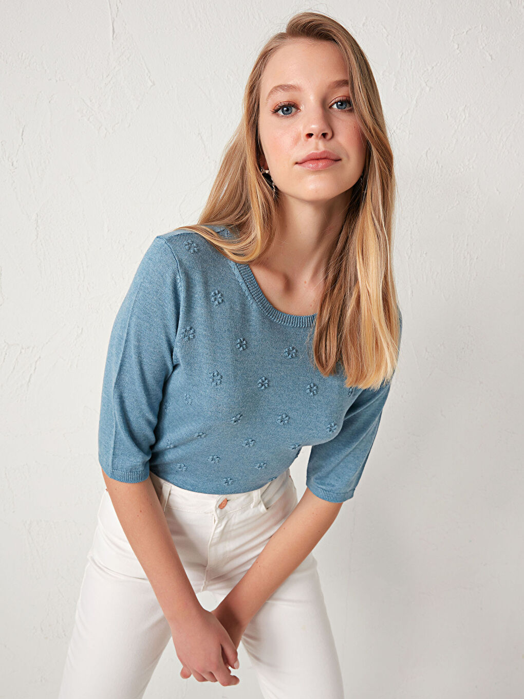 كنزة صوفية تريكو بنمط زهري برقبة دائرية-1