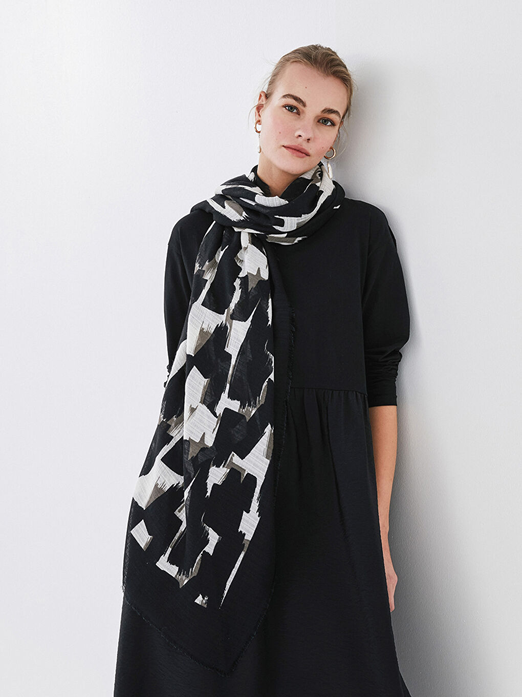 Siyah Desenli Şal