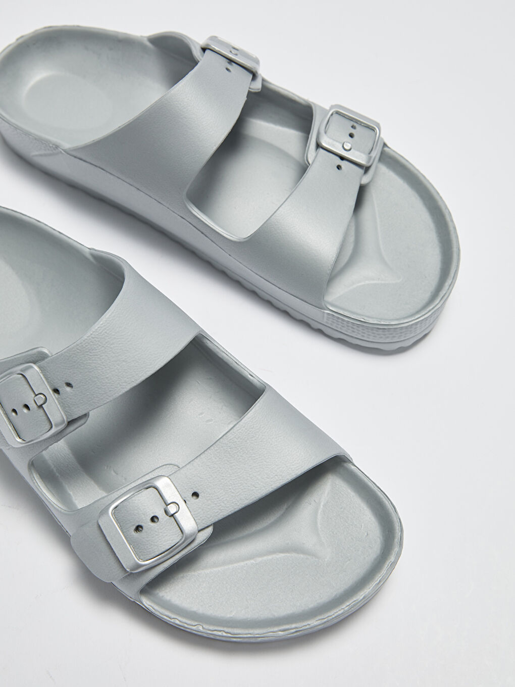 Gri Kadın Tokalı Plaj Terliği-4