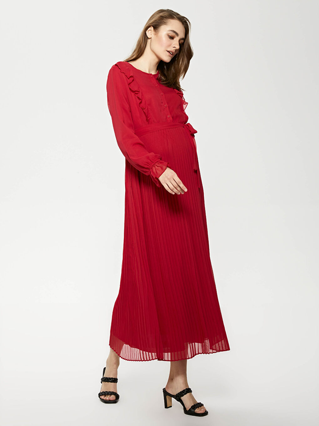 فستان حوامل شيفون بكم طويل بتفاصيل كشكشة وياقة دائرية