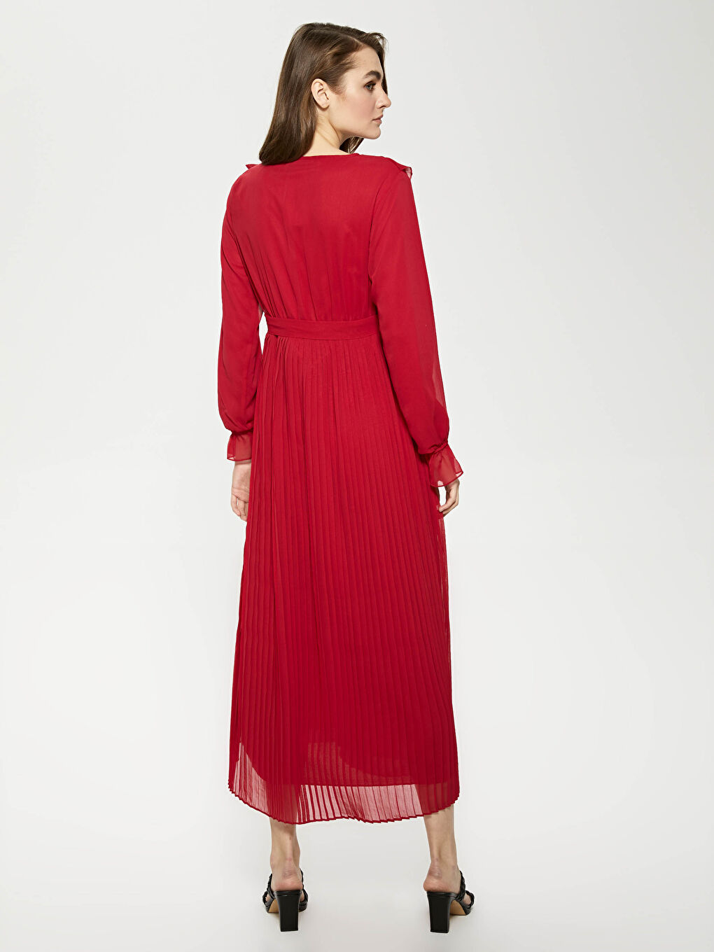 فستان حوامل شيفون بكم طويل بتفاصيل كشكشة وياقة دائرية-4