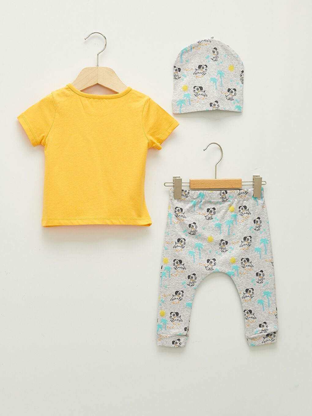 Комплект из 3 предметов для малыша мальчика: футболка с круглым вырезом, короткими рукавами и принтом, штаны и шапка-1