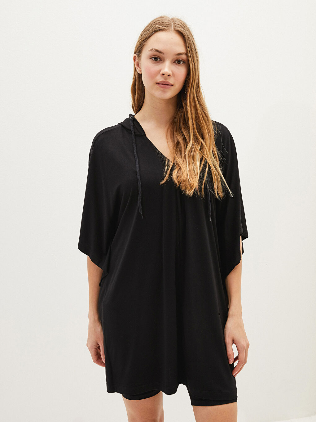 Siyah Kapüşon Yaka Düz Viskon Kadın Pijama Üst