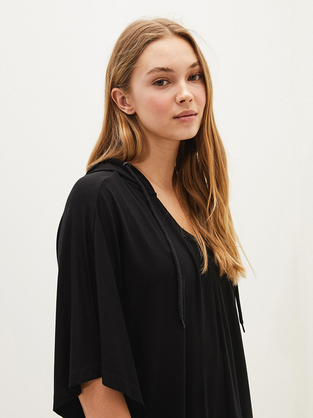 Siyah Kapüşon Yaka Düz Viskon Kadın Pijama Üst-2