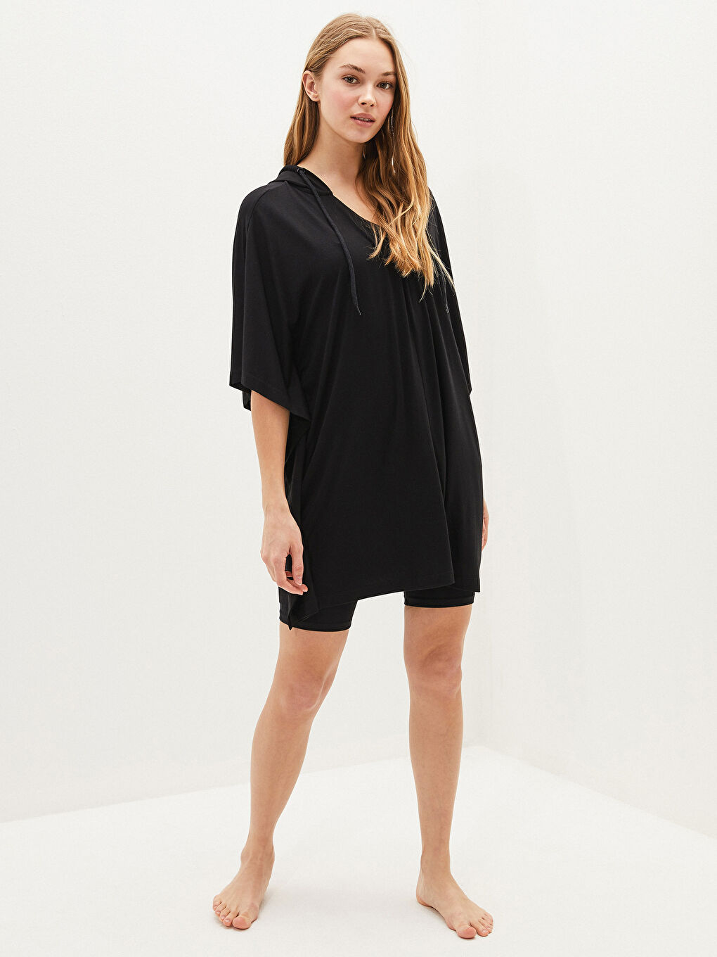 Siyah Kapüşon Yaka Düz Viskon Kadın Pijama Üst-3