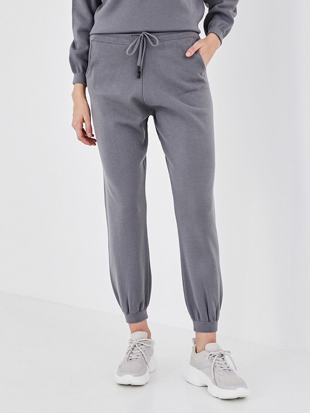 بنطلون تريكو بتفاصيل رباط على الوسط-3