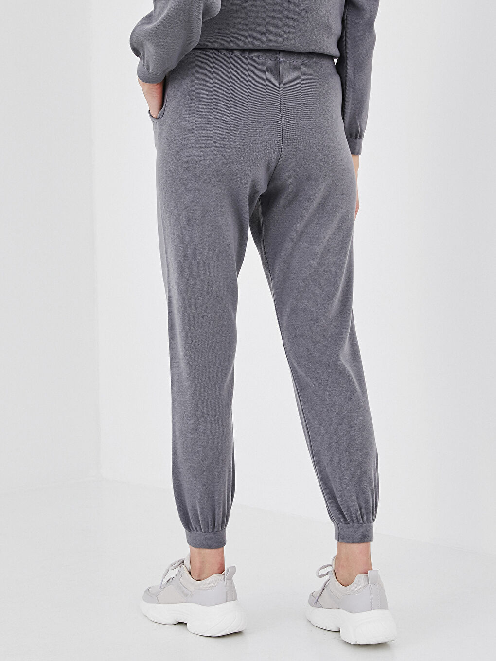 بنطلون تريكو بتفاصيل رباط على الوسط-4