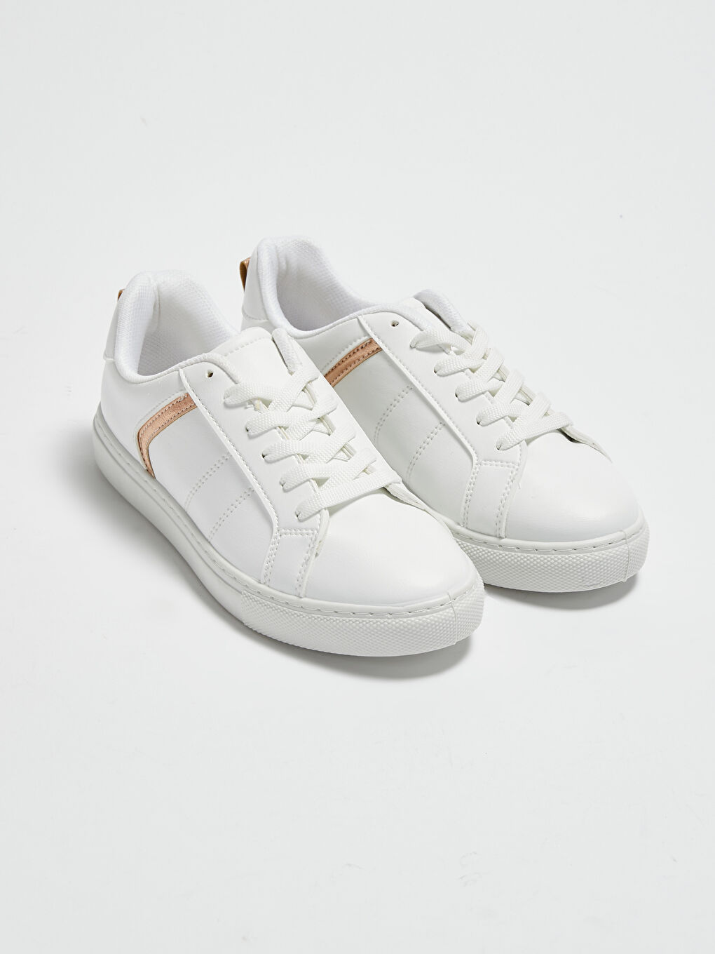 Beyaz Bağcıklı Kadın Spor Ayakkabı