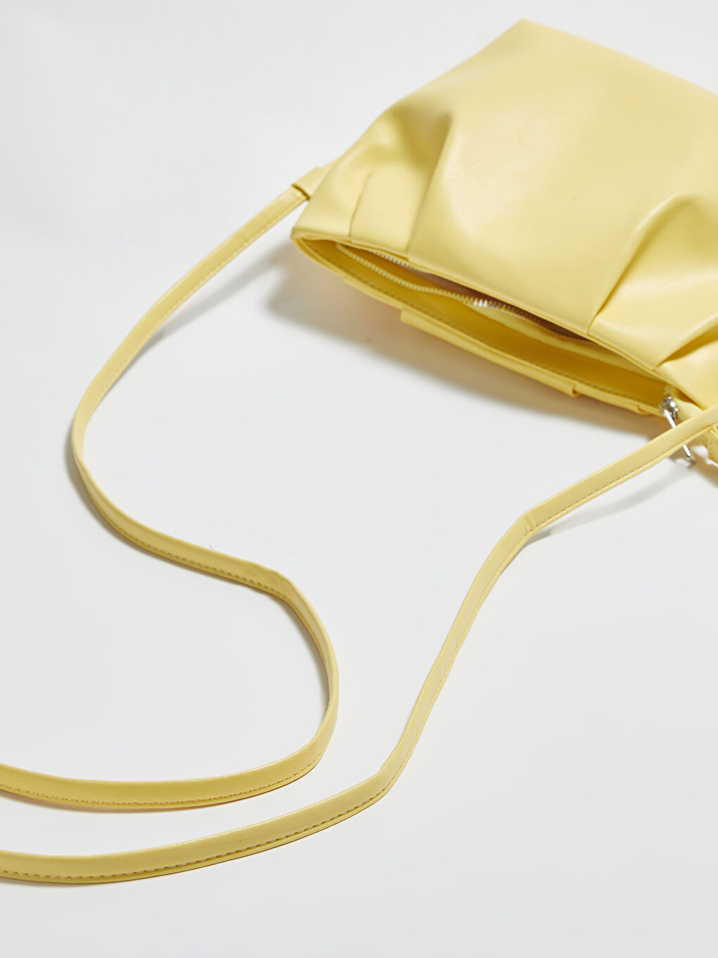 Sarı Deri Görünümlü Çapraz Çanta-4