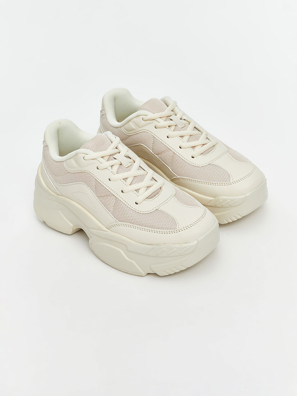 თასმებიანი ქალებისთვის სპორტული ფეხსაცმელი