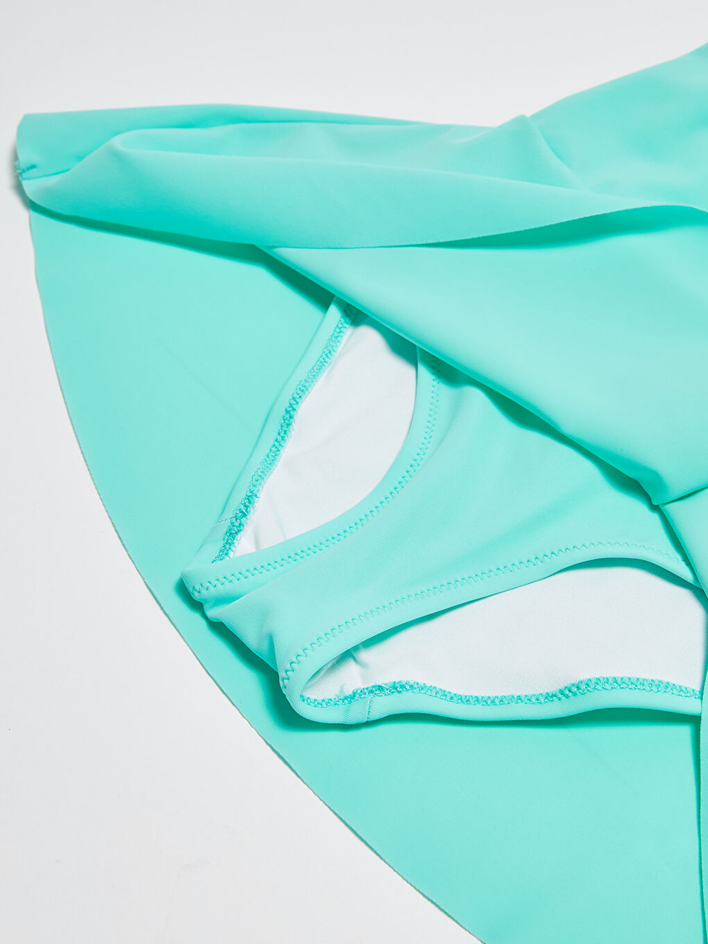 Момичешки бански костюм с пола и принт с букви, изработен от еластична материя-4