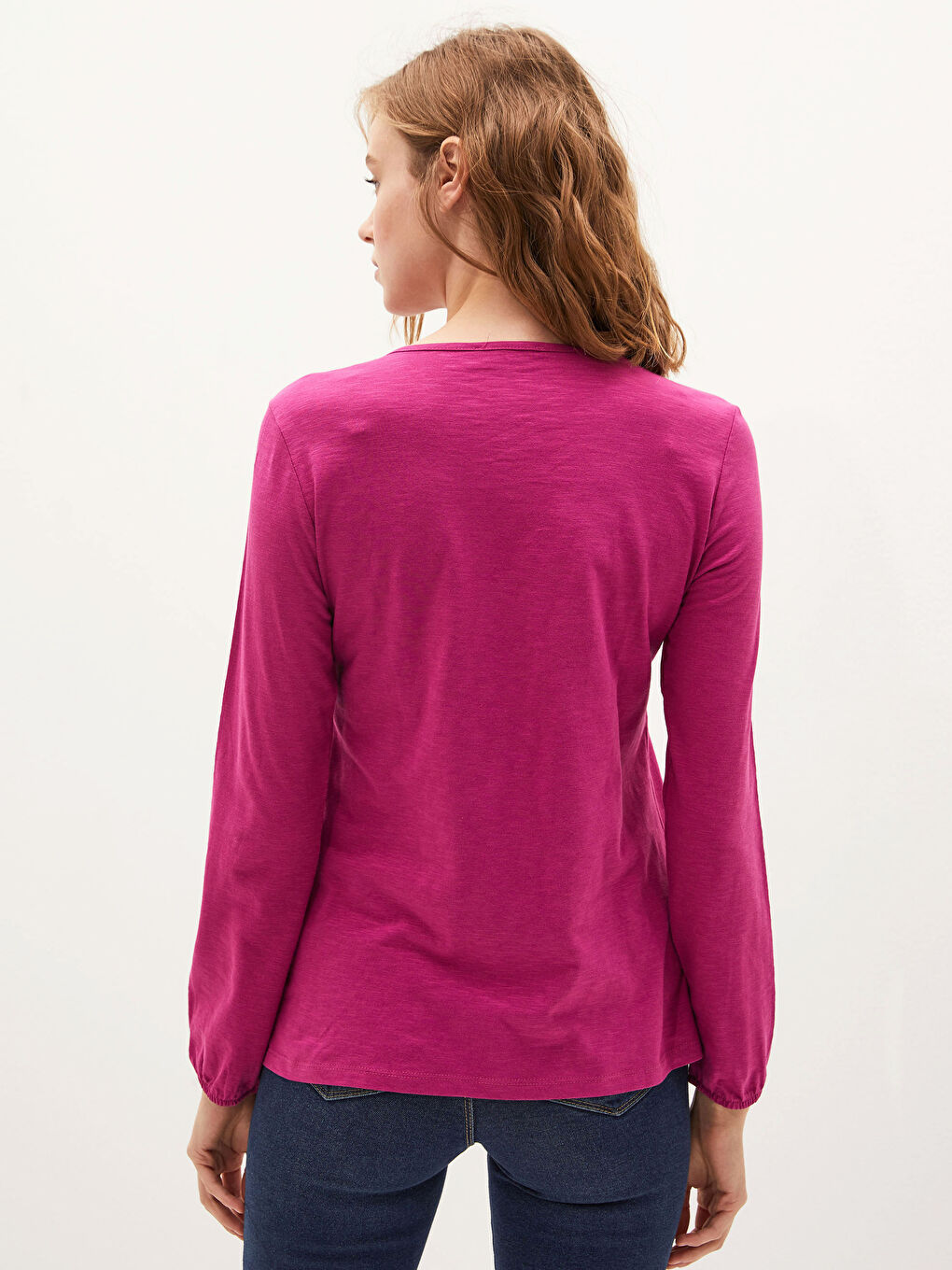 بلوزة كم طويل للسيدات بياقة ربطة وتفاصيل تطريز-3