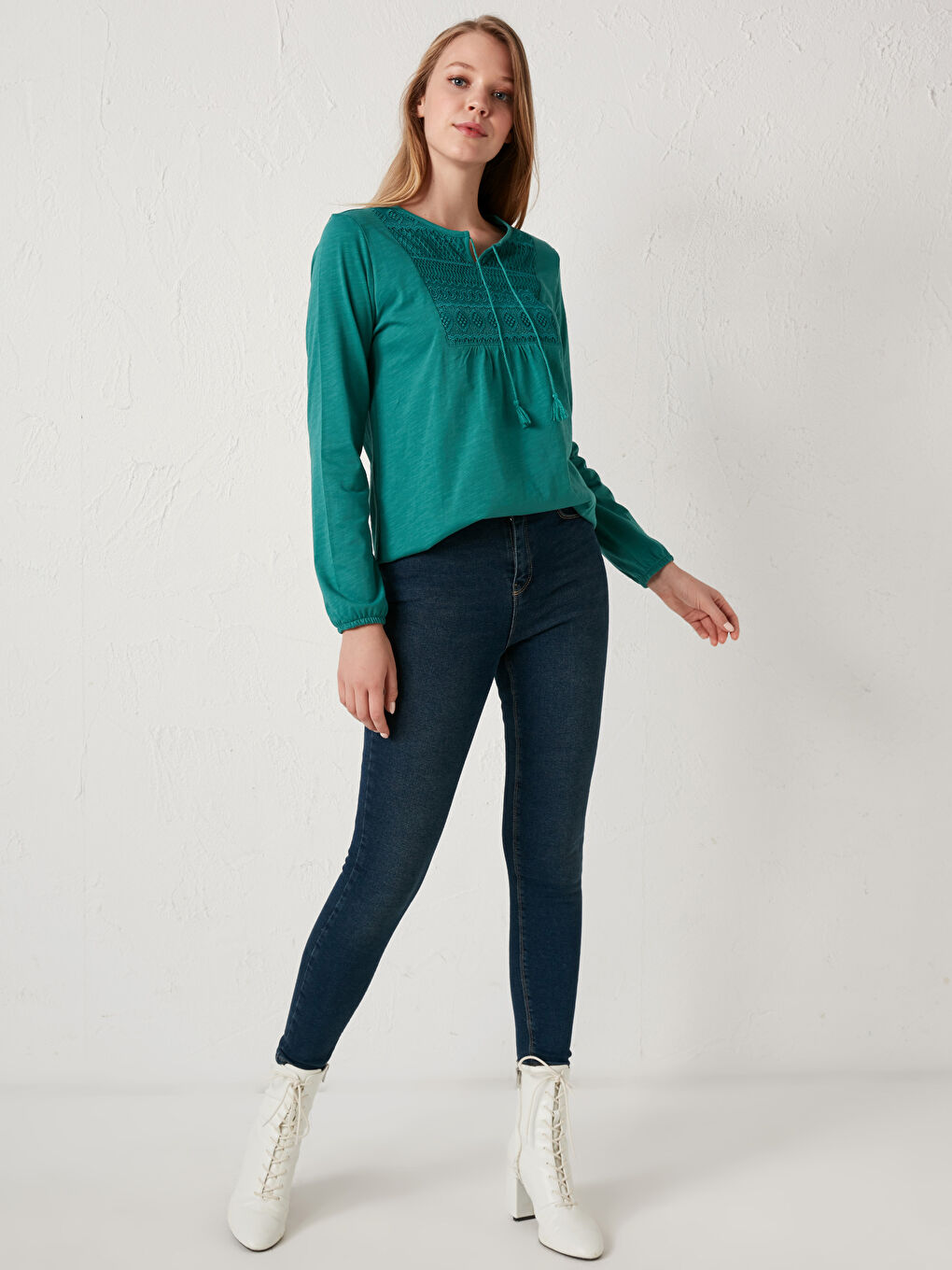 بلوزة كم طويل قطن بياقة مربوطة مطرزة للسيدات-2