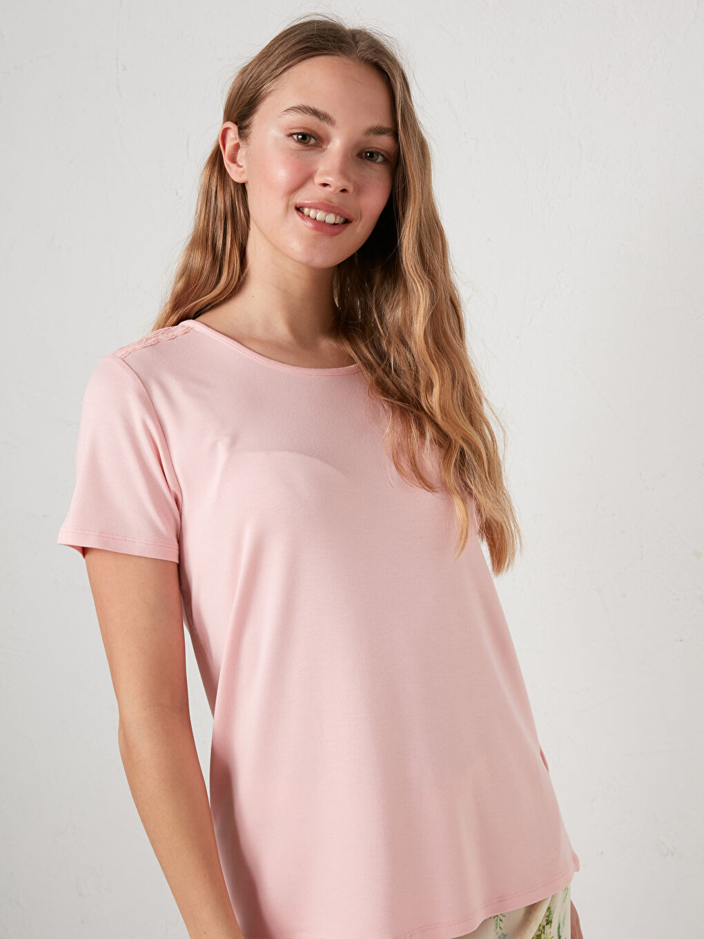 Ekru Bisiklet Yaka Çiçek Desenli Pijama Takımı