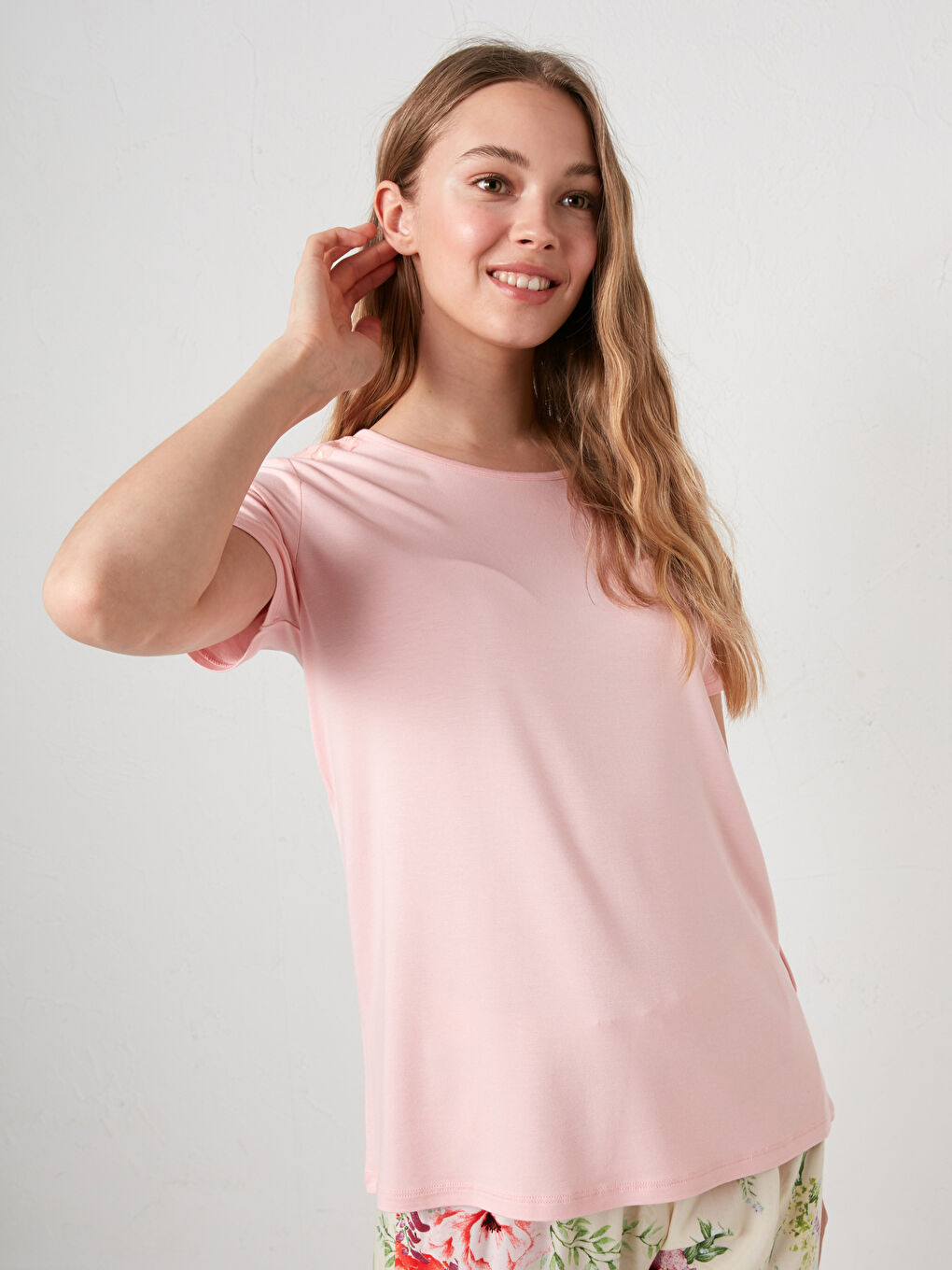 Ekru Bisiklet Yaka Çiçek Desenli Pijama Takımı-1