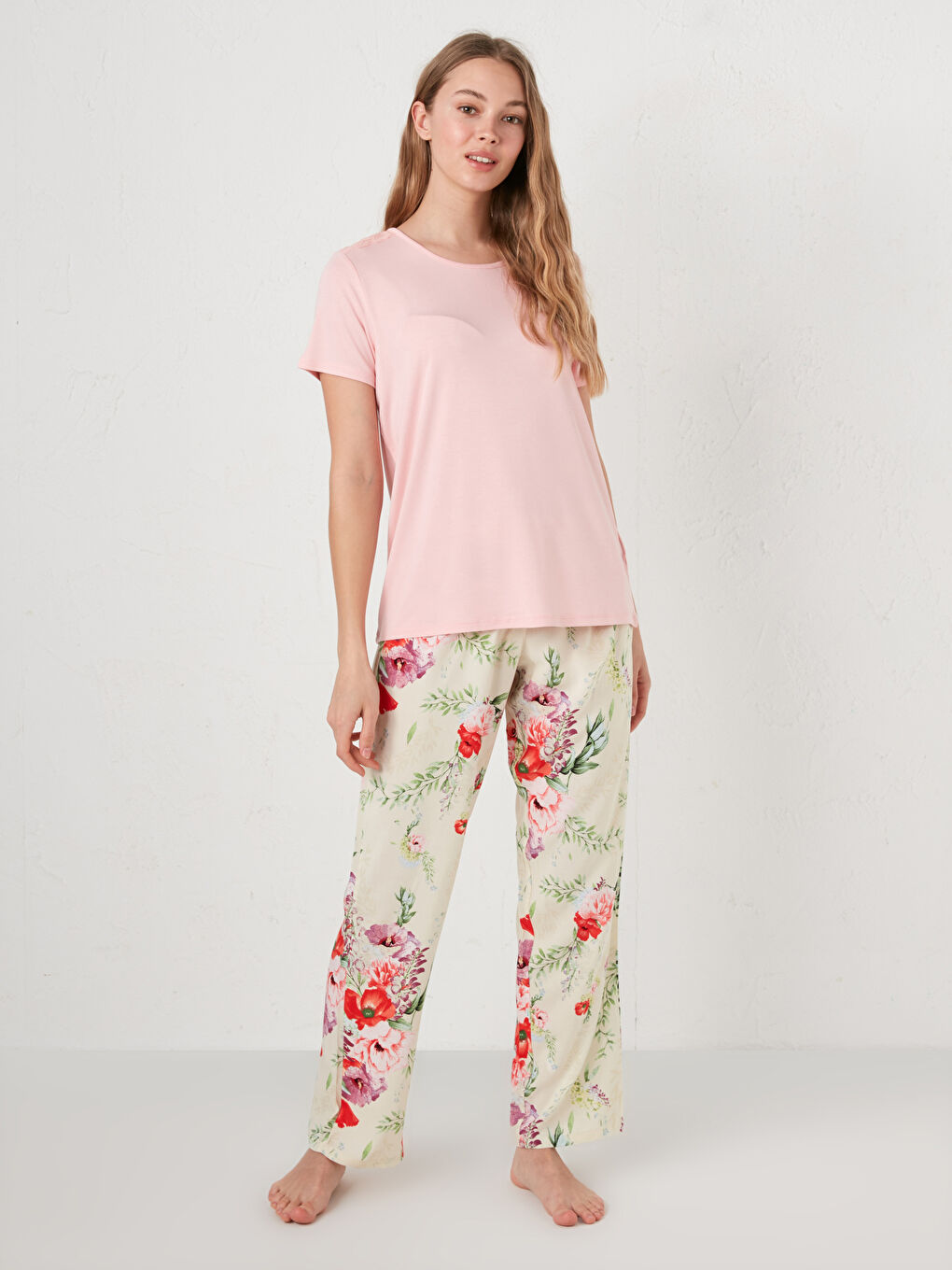 Ekru Bisiklet Yaka Çiçek Desenli Pijama Takımı-3