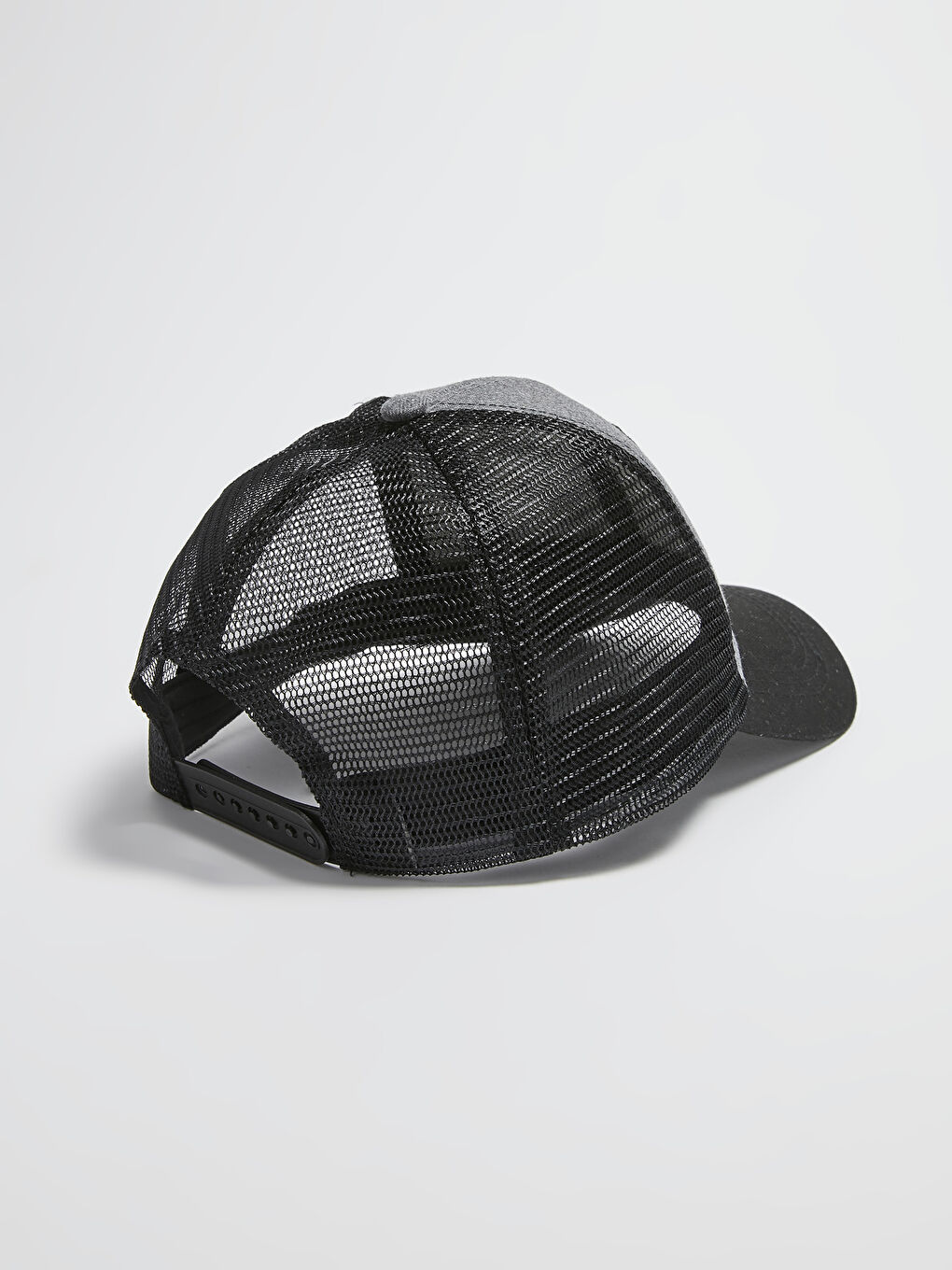 Etiket Detaylı Fileli Erkek Şapka-5