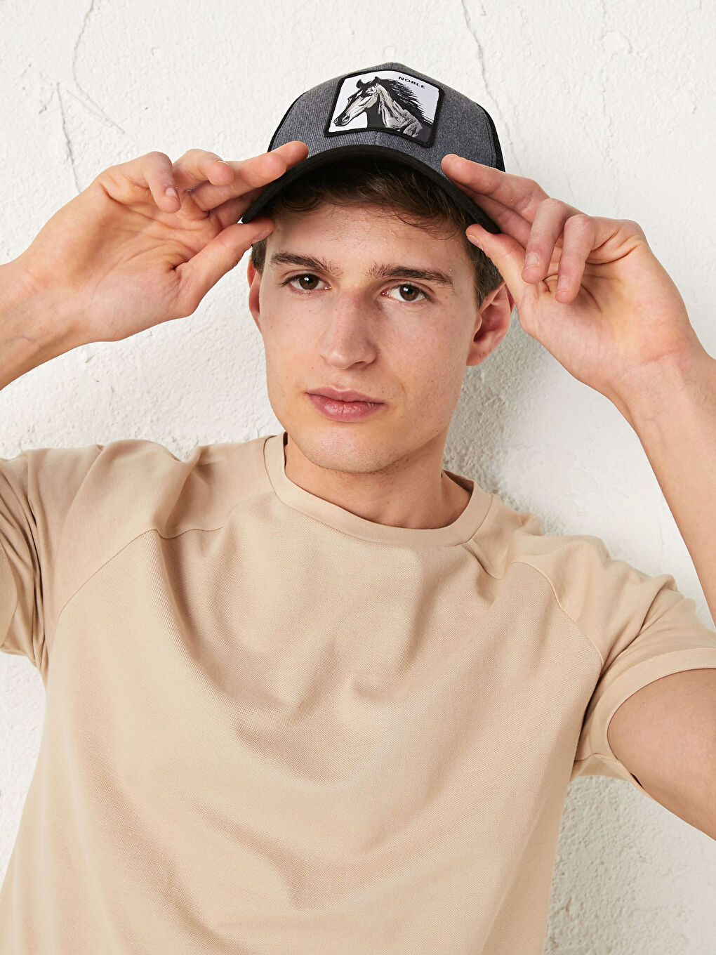 Etiket Detaylı Fileli Erkek Şapka