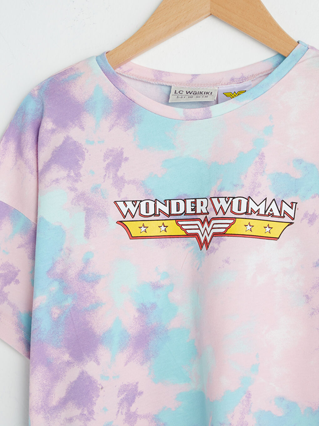 LCW Kids Crew Neck Wonder Woman Printed Short Sleeve Cotton Girls T-Shirt -S1BE45Z4-LT4