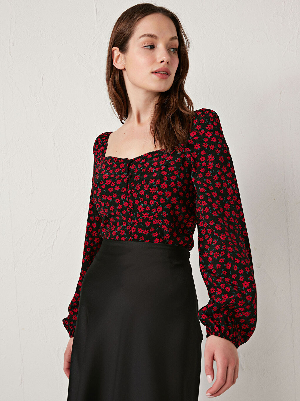Siyah Desenli Balon Kol Viskon Bluz