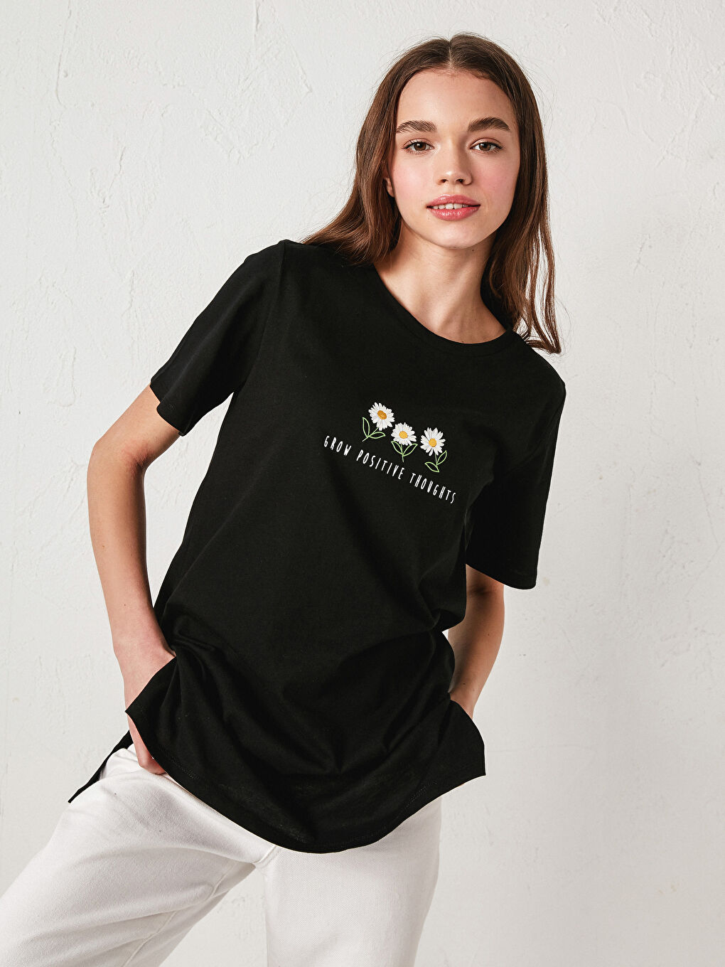 Siyah Bisiklet Yaka Baskılı Kısa Kollu Pamuklu Kadın Tişört-1