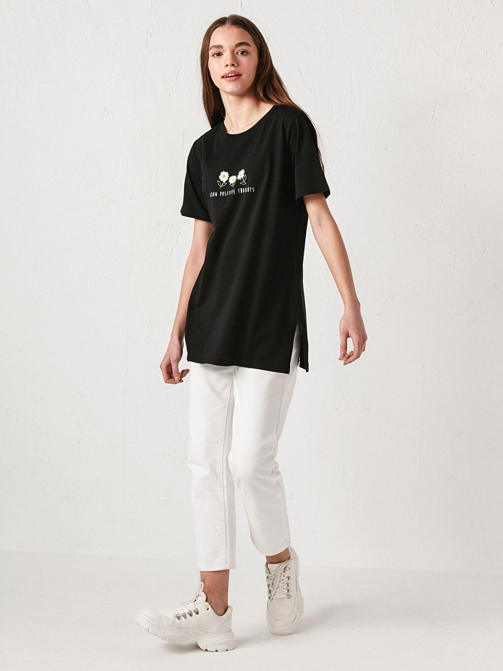 Siyah Bisiklet Yaka Baskılı Kısa Kollu Pamuklu Kadın Tişört-4