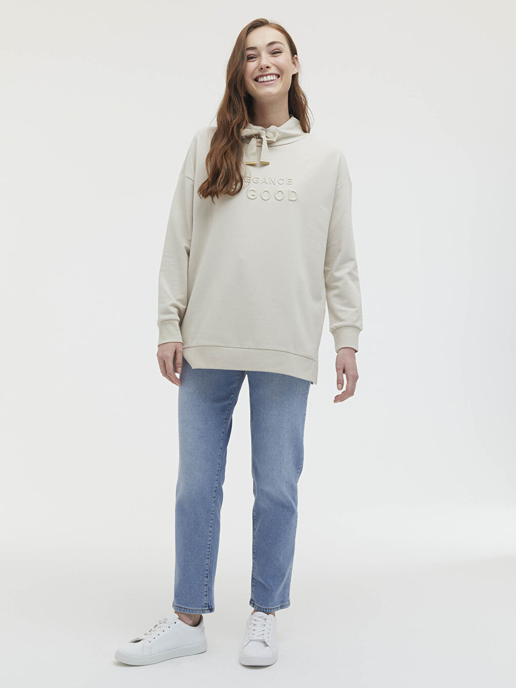 Bej Dik Yaka Slogan Baskılı Uzun Kollu Kadın Sweatshirt-2