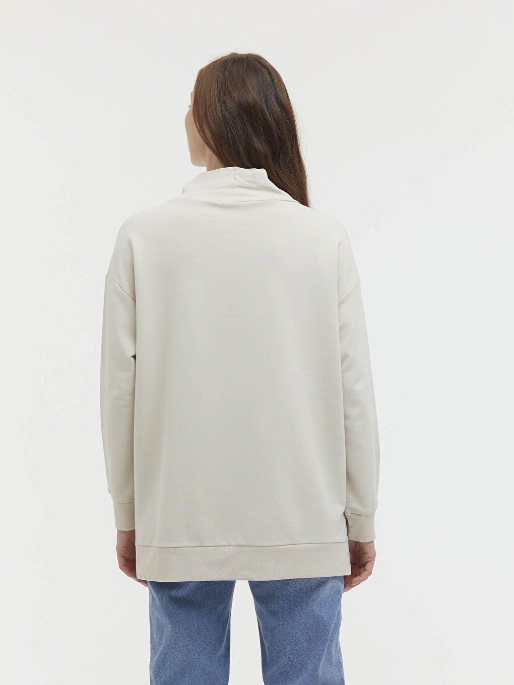 Bej Dik Yaka Slogan Baskılı Uzun Kollu Kadın Sweatshirt-3