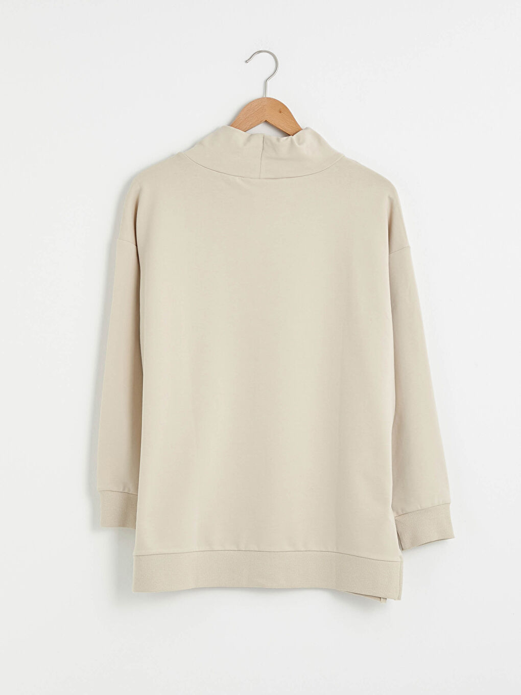 Bej Dik Yaka Slogan Baskılı Uzun Kollu Kadın Sweatshirt-6