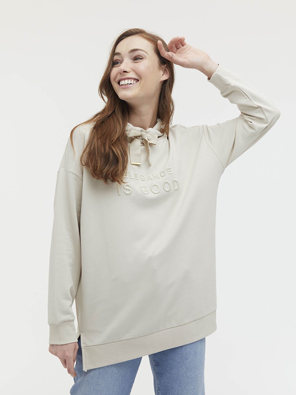 Bej Dik Yaka Slogan Baskılı Uzun Kollu Kadın Sweatshirt-4