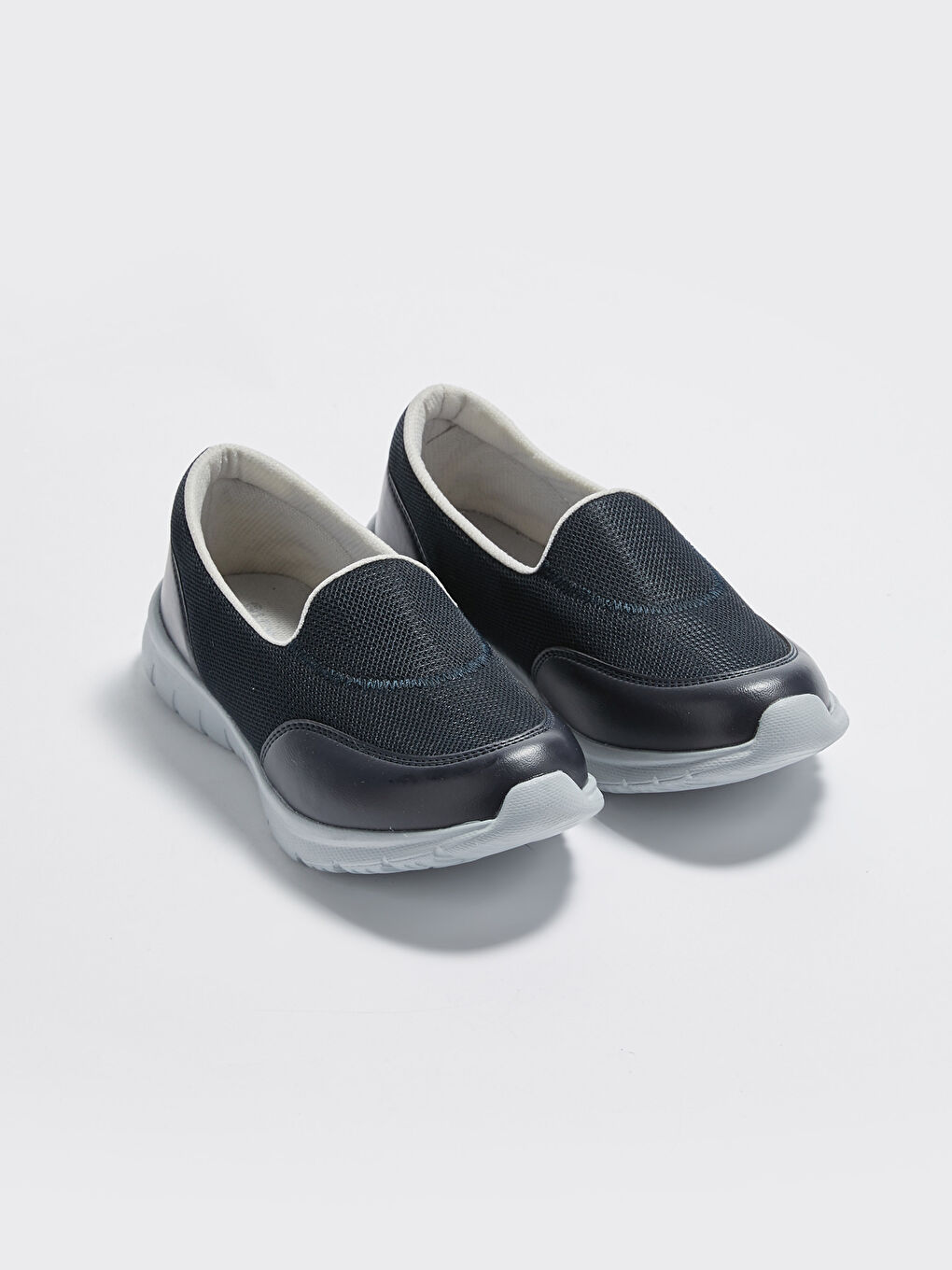 Женские спортивные кроссовки