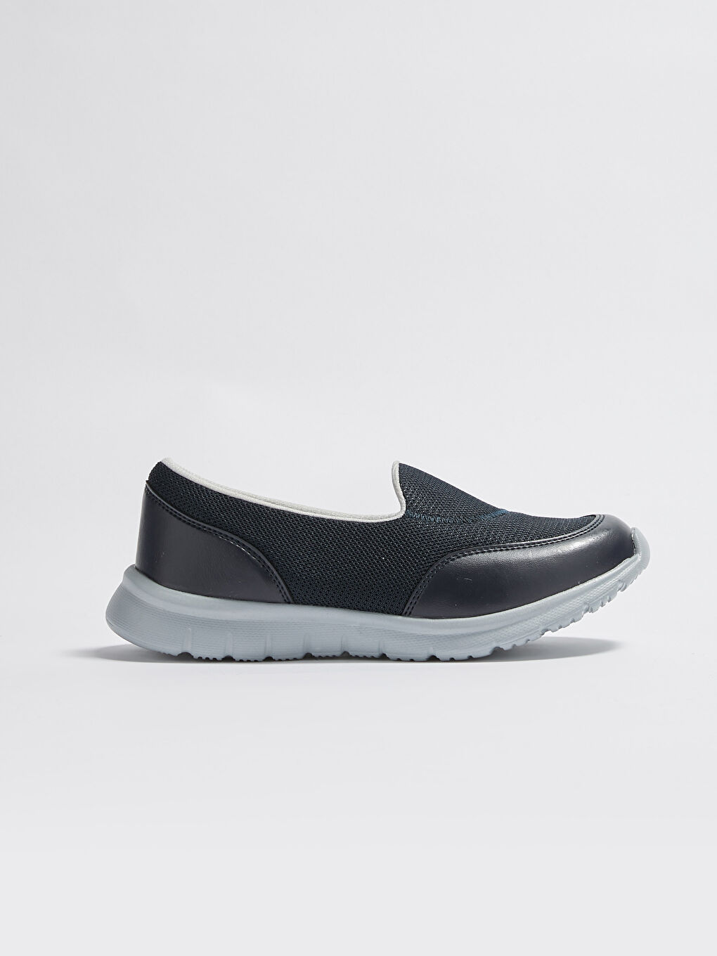 Женские спортивные кроссовки-1